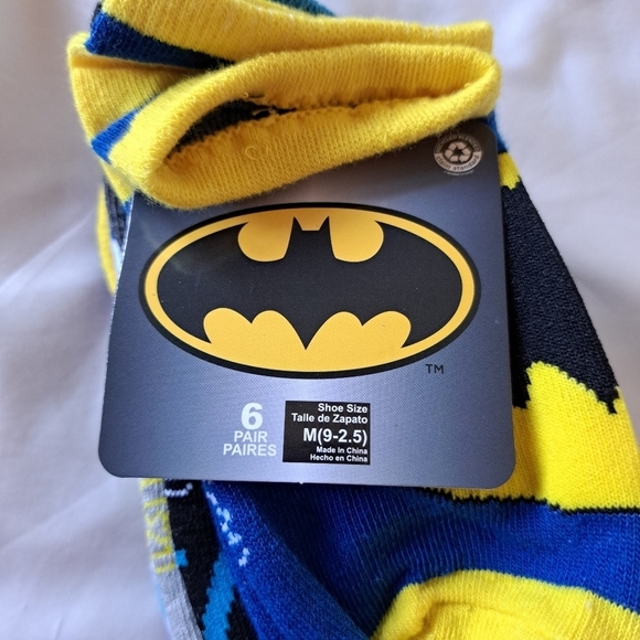 Batman 6 pack of socks 2 sizes NWT - Picture 3 of 4